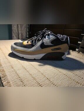 Nike Air Max Low-Top Sneaker in Black, Gray & Tan Size 8